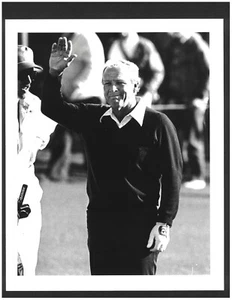 Vintage 1985 Arnold Palmer Waving Type 1 8x10 Original Photo Taken for USA Today - Picture 1 of 3