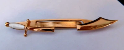 Clip de corbata de espada árabe raro tallado a mano mango de madreperla y broche oculto Foto 1 de 3