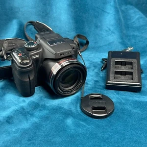 Panasonic Lumix DMC-FZ40 14.1 MP Digital Camera with 24x Optical Image Stabil - Picture 1 of 7