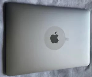 Apple MacBook Pro Retina 13.3" 2016 256GB SSD 8GB Ram 2.9GHz Core i5 Space Grey - Picture 1 of 6