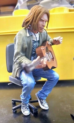 Figura de acción músico de rock NECA 7" KURT COBIAN "DESENCHUFADO"  Foto 1 de 4