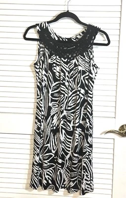 Vestido feminino En Focus preto branco sem mangas crochê detalhes tamanho pequeno 10 excelente estado usado - Imagem 1 de 4