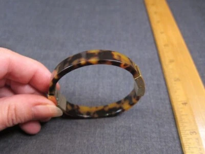 Hermosa pulsera brazalete Michael Kors imitación tortuga bisagras tono dorado Foto 1 de 4