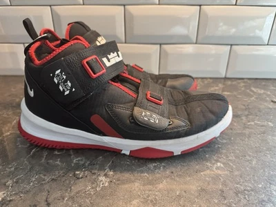 Zapatos de baloncesto Nike LeBron James XIII. 7Y ~ AR7586-003 Foto 1 de 4