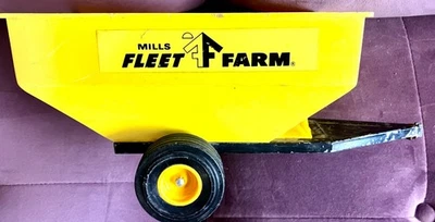 Vagón de gravedad modelo 1/16 Mills Farm & Fleet de colección Foto 1 de 4