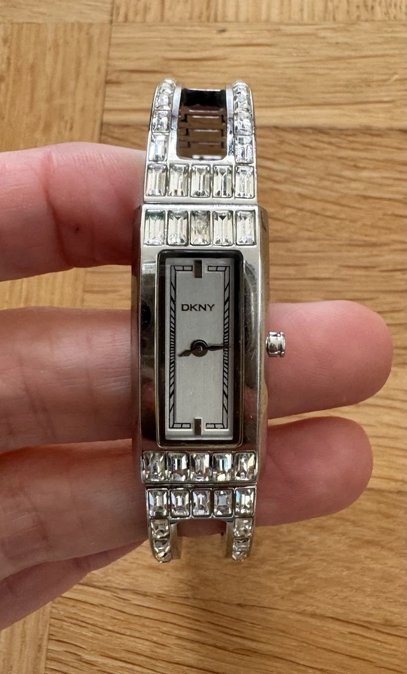 DKNY Damenuhr Silber - Bild 1 von 4