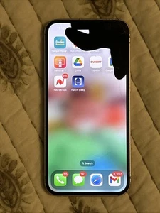 Iphone 13. Works But It’s Cracked And Screen Is Messed Up - Afbeelding 1 van 4