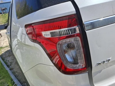 Conjunto de luz trasera izquierda usado se adapta a: Ford Explorer 2014 sin equipamiento policial rojo le Foto 1 de 4