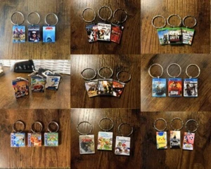 Custom Game or Film Keyring ANY GAME or FILM You Want Gamers Gifts Fun Key Fob - Foto 1 di 12