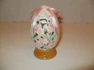 Vinta Enesco Joanne Hunot,1990 Easter Egg With Cut Out and Flowers - Picture 1 of 3