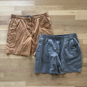 Lotto di 2 pantaloncini cachi Gap Chino flat front coulisse marrone e grigio taglia large - Foto 1 di 7