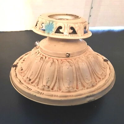 Lámpara de techo antigua de hojalata prensada montaje al ras pintada individualmente Foto 1 de 4