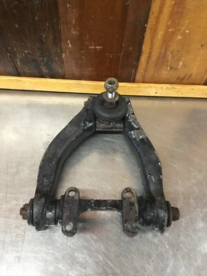 Triumph TR6 • Conjunto de brazo de control superior delantero original, usado. KT1137 Foto 1 de 4