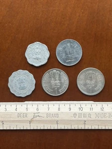 Lot of 5 vintage Indian Rupee and paisa Coins - Picture 1 of 2