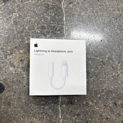 Apple Lightning to 3.5mm Headphone Jack Adapter iPhone 13/12/11 Pro Max/Mini /SE - Image 1 of 3