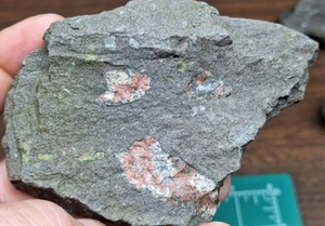 Basalto amigdaloidal colorido de la mina de cobre Keweenaw Peninsula Michigan - Imagen 1 de 10