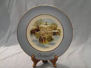Vintage Avon Christmas Plate 1977 Carollers In The Snow - Picture 1 of 5
