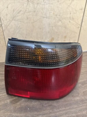 98-04 CADILLAC SEVILLE FABRICANTE DE EQUIPAMENTO ORIGINAL LANTERNA TRASEIRA DE FREIO DE PASSAGEIRO DIREITO FABRICANTE DE EQUIPAMENTO ORIGINAL - Imagem 1 de 4