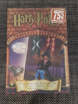 Harry Potter - "HERMIONE GRANGER" y el sombrero clasificador / Brilla en la oscuridad SELLADO  Foto 1 de 2