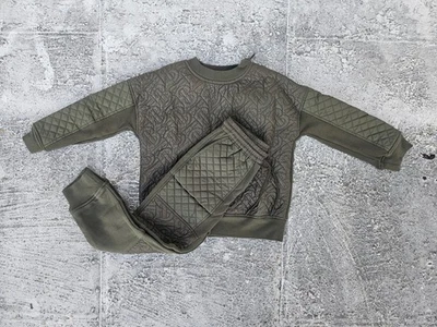 Conjunto de sudadera verde acolchada con logotipo y joggers Timothie de Burberry para niños talla 6 años Foto 1 de 4