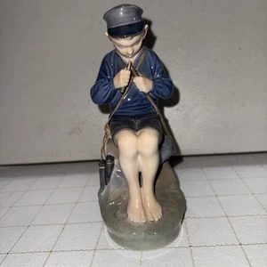 ROYAL COPENHAGEN Figur #905 JUNGE SCHNITZT EIN STOCKNETZ Dänemark 7-1/4 Zoll - Bild 1 von 5