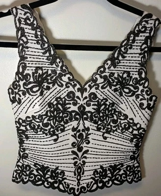 Cuentas vintage "Cach'e" blanco/negro y festoneado V-Nk delantero/trasero y cintura corta.  Foto 1 de 4