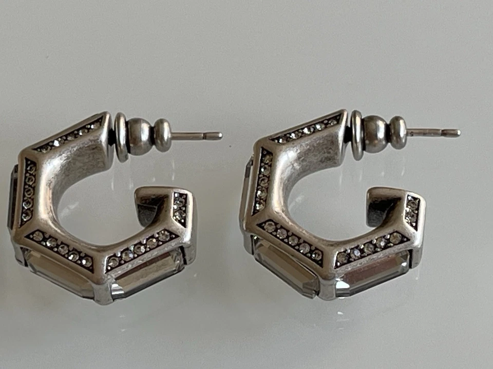 PENDIENTES GUCCI ARO GEOMÉTRICO G CON CIRCONITAS EN PLATA DE LEY  Foto 1 de 4