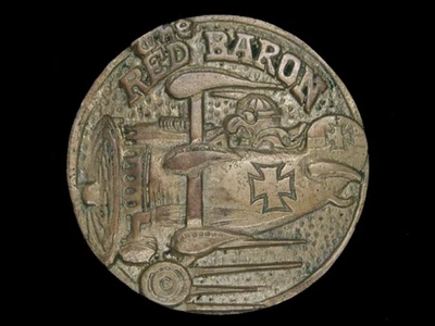 UE11143 VINTAGE AÑOS 70 **EL BARÓN ROJO** ARTE DIVERTIDO HEBILLA DE CINTURÓN DE LATÓN MACIZO Foto 1 de 2