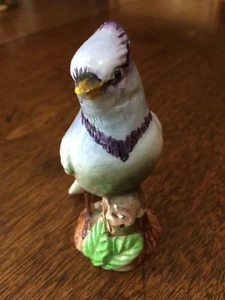 VINTAGE UCAGCO 4 1/8" TALL BLUE JAY BIRD, PERCHED ON TREE LIMB, FIGURINE JAPAN - Picture 1 of 4