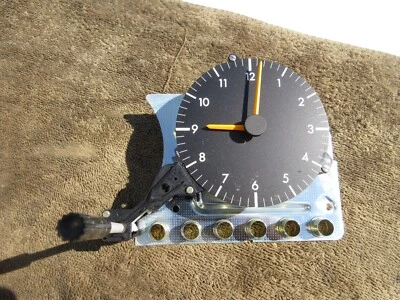 Uhr für Kombi Instrument 2015420611 Mercedes-Benz W201 W 201 - Bild 1 von 3