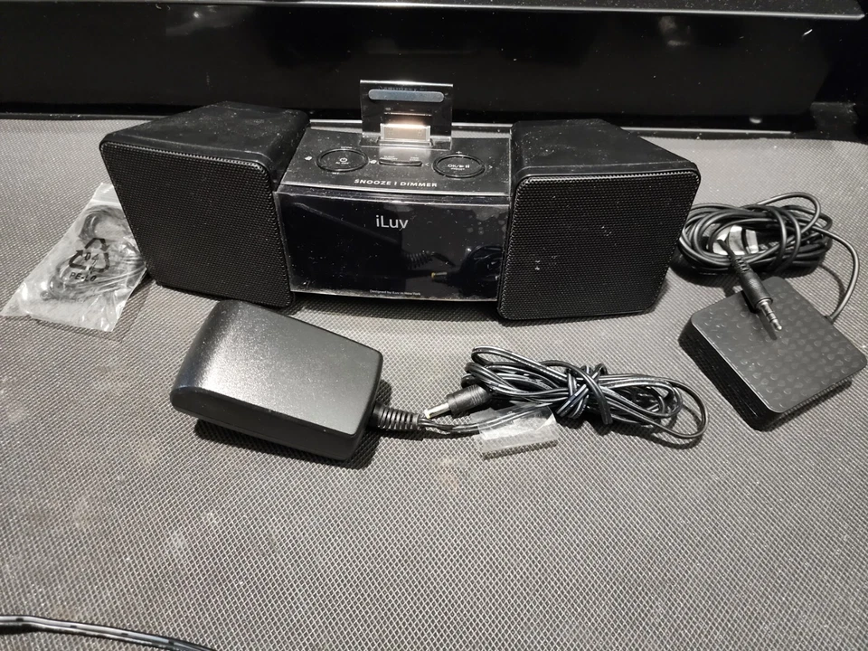 iLuv IMM155 Vibro II Alarm Clock 30-Pin Speaker Dock Black With Power Cord - Image 1 of 2