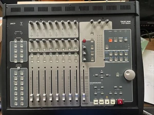Tascam FW-1884 DAW-Controller und FireWire-Audio-/MIDI-Interface - vom Händler - Bild 1 von 13