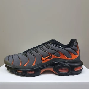 NIKE AIR MAX PLUS TN TUNED ""GRAU SICHERHEIT ORANGE"" (FB3358 001) VERSCHIEDENE GRÖSSEN - Bild 1 von 11