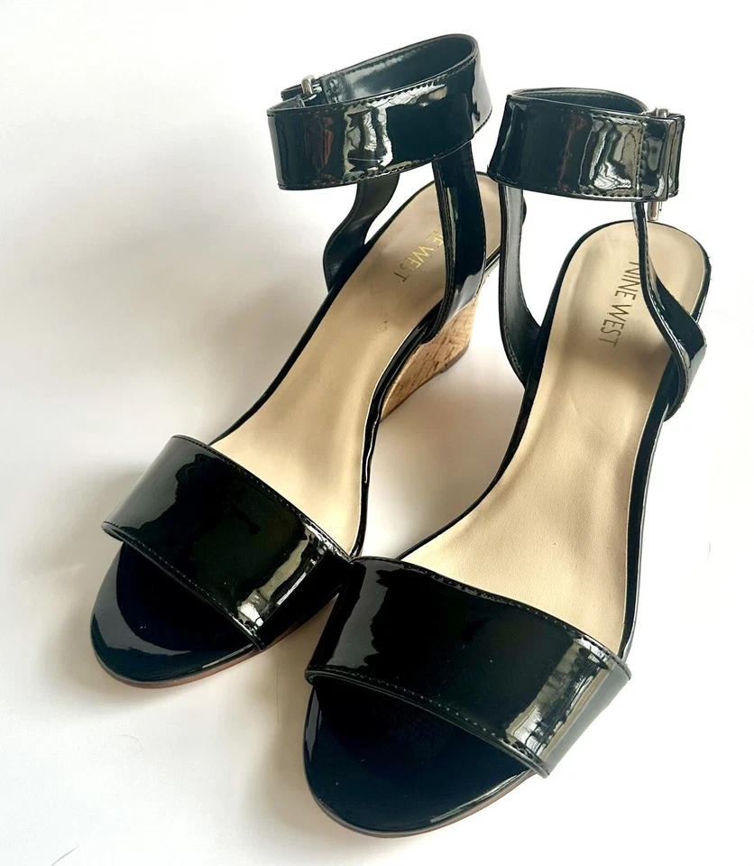 Sandalias Nine West Riley Mujer 9.M Negro Patente Look Hechas por el Hombre Cuña Correa al Tobillo Foto 1 de 4