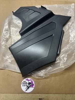 Panel lateral derecho Arctic Cat P/N 2406-376 2007-2009 500 4x4 OEM Foto 1 de 4