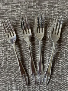 4 SILVER PLATE EPNS ART DECO CAKE PASTRY FORKS - Picture 1 of 12