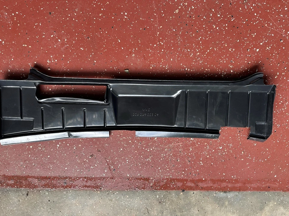 79-86 Porsche 928/928S Cowl Panel 92857415700 — 第 1/3 张图片