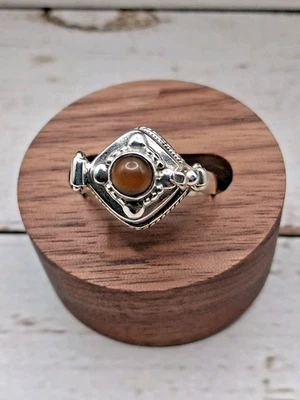 Anillo venenoso ojo de tigre de plata esterlina talla 8,75 estilo victoriano vintage Foto 1 de 4