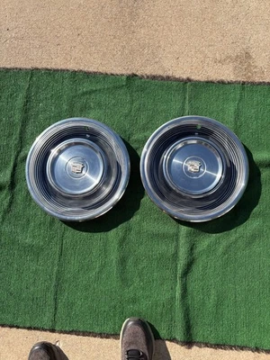 1968 Cadillac hubcaps 68 Deville - Imagem 1 de 4