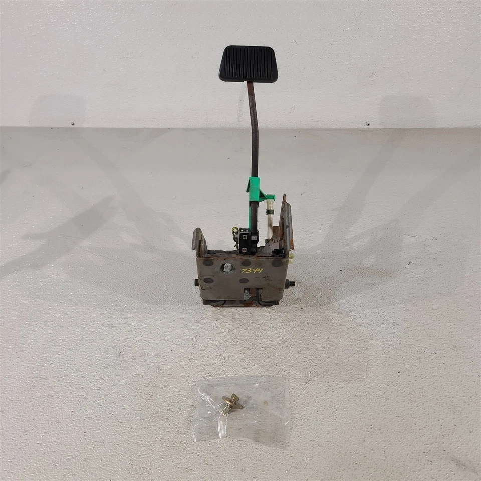 99-04 Mustang Auto Trans Brake Pedal Assembly Aa7344 - Image 1 of 4