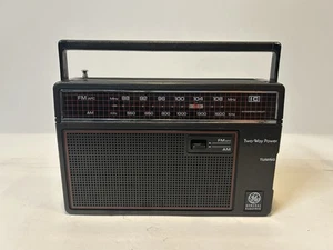 Vtg General Electric GE Portable AM/FM Radio Model 7-2660D DC & AC Static Volumn - Picture 1 of 6