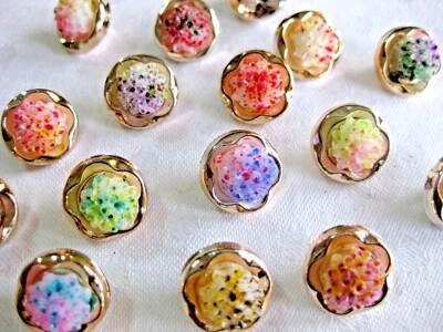 10 hübsche Knöpfe, Blumen, zweifarbig, Farbe wählbar,ca.11mm ,K 138 - Bild 1 von 3