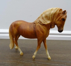 Breyer Horse Palomino  - Picture 1 of 11