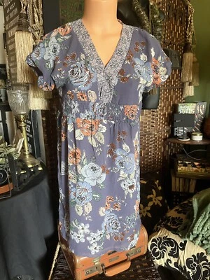 Vestido Niña O’NEILL Azul Floral Forrado Cuello en V Óxido Lazo Espalda Hasta la Rodilla Foto 1 de 4