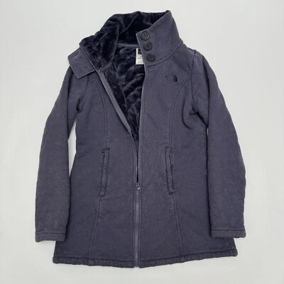 Jaqueta feminina THE NORTH FACE média roxa lã acolchoada ártica AUQM zíper completo - Imagem 1 de 4