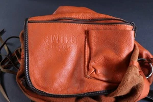 Village Tannery Designs by Seven Borsa a tracolla grande in pelle arancione (au22) - Foto 1 di 24