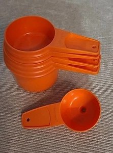Juego de 5 tazas medidoras y embudo Tupperware naranja brillante - Imagen 1 de 3