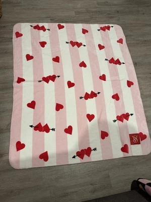 VICTORIA'S SECRET-ДЕНЬ СВЯТОГО ВАЛЕНТИНА ИЗДАНИЕ 2025-УЮТНЫЙ ФЛИСОВОЕ ОДЕЯЛО 50 X 60» - Изображение 1 из 4