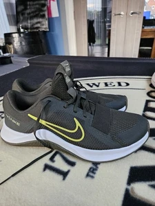 Nike Mens Trainers Size 9 Green - Picture 1 of 2