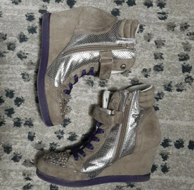 Botines Vera Wang Princesa con cordones de cuña color topo con pedrería para mujer talla 81/2 Foto 1 de 4